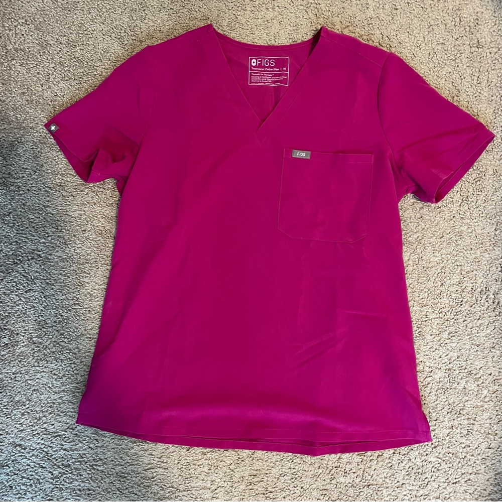 Figs Catarina One-Pocket Scrub Top in Fuchsia